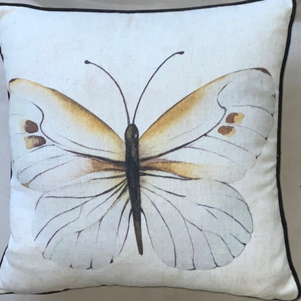 Butterfly pillow - Picture 2 of 3